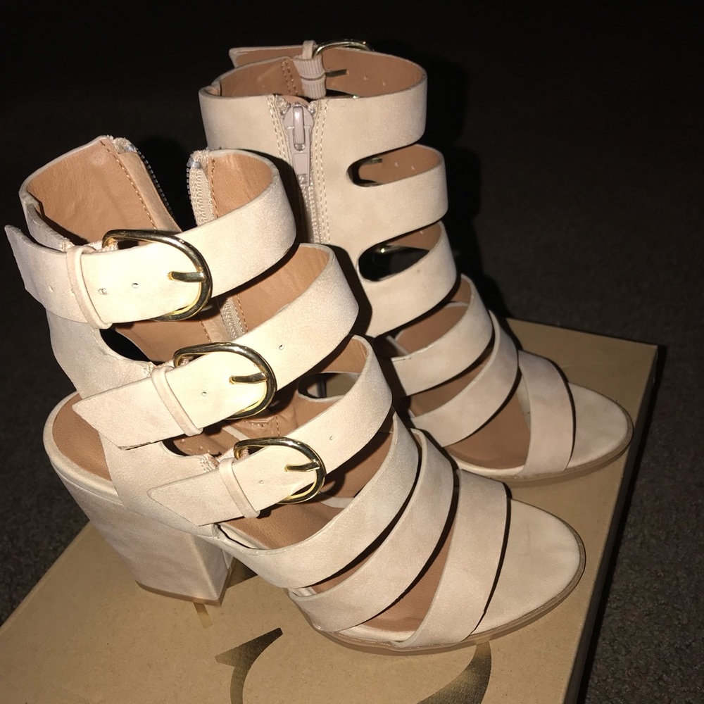 Nude chunky heel